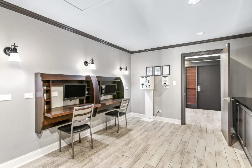Lakeside Apartments in Wheaton, Illinois offers a clubhouse