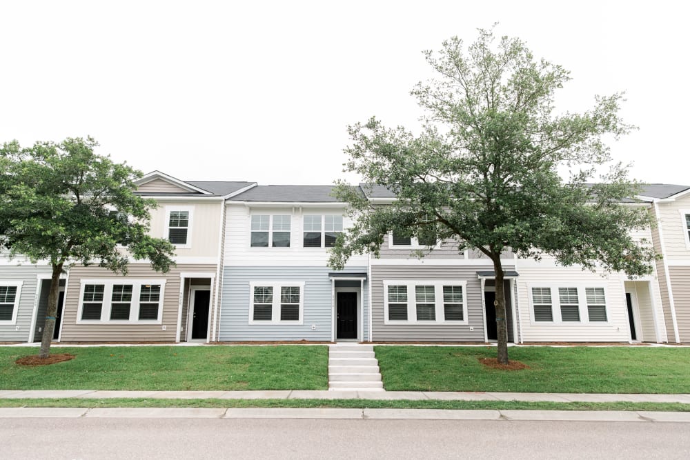 Exterior of apartments at Artisan Living Bella Citta in Davenport, FL