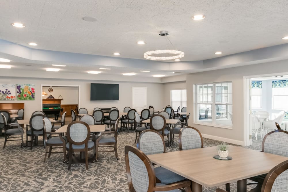 Resident dining tables at Applewood Pointe of Roseville in Roseville, Minnesota. 