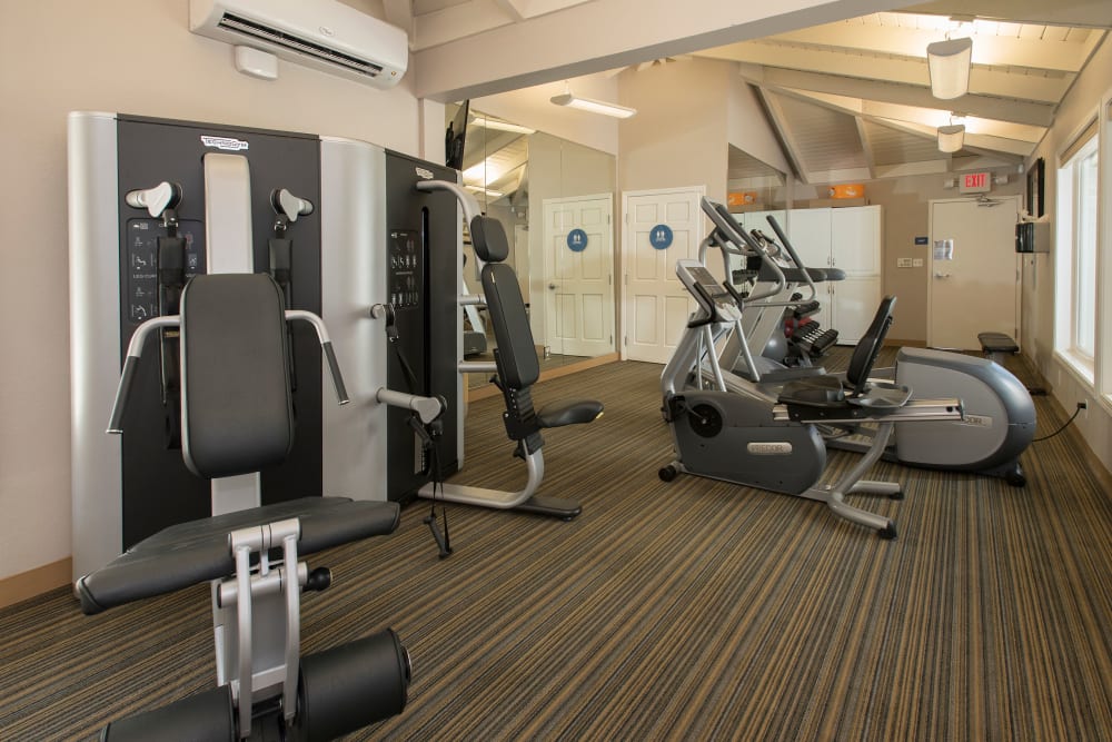 The community fitness center at Villa Palms Apartment Homes in Livermore, California