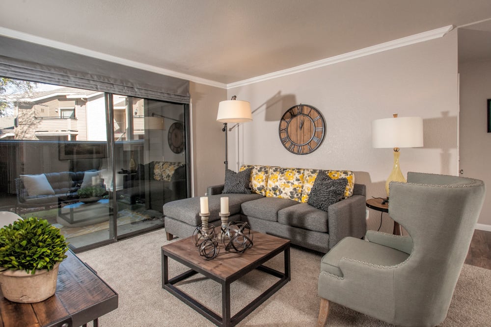 A comfortable living room to relax in at Deer Valley Apartment Homes in Roseville, California