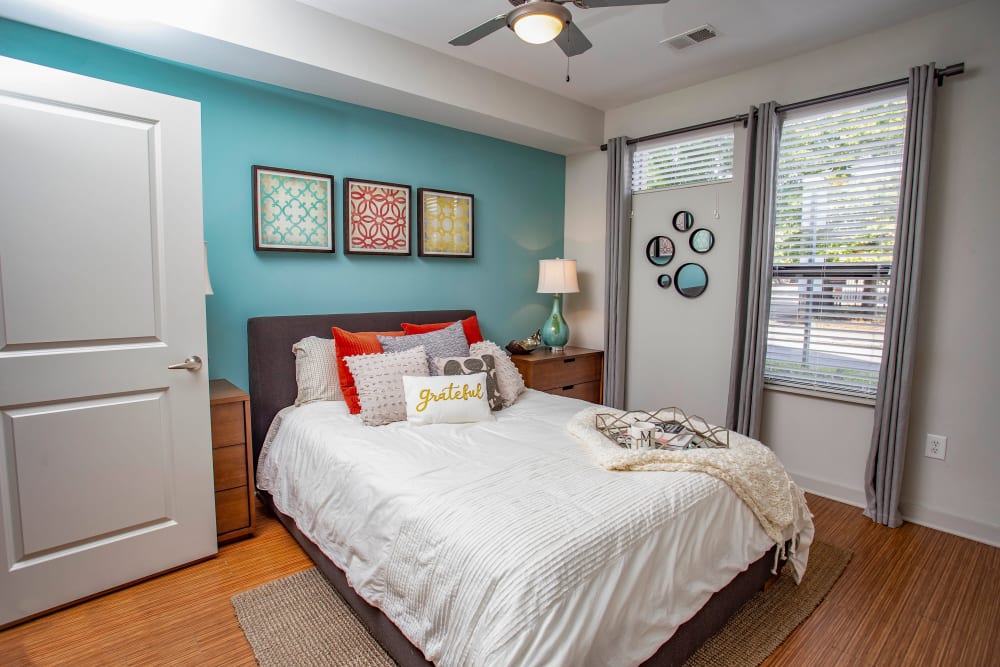 Accent wall and a ceiling fan in a model apartment's bedroom at Olympus Midtown in Nashville, Tennessee
