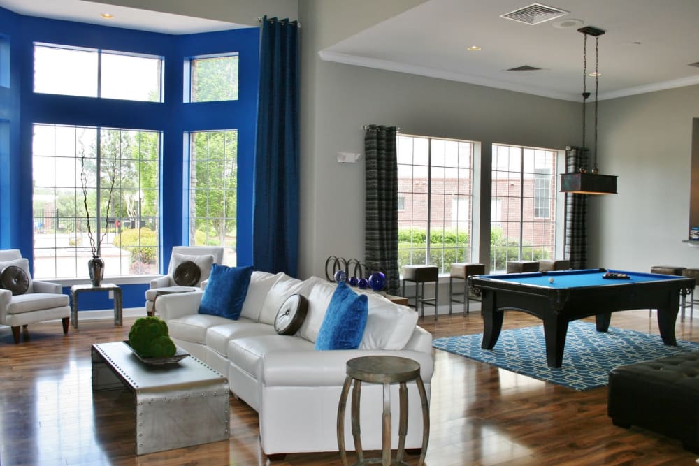 Amenities at Preston View Apartments with High Ceilings