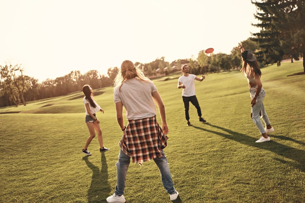 Friends playing frisbee in Auburn, Alabama near UNCOMMON Auburn