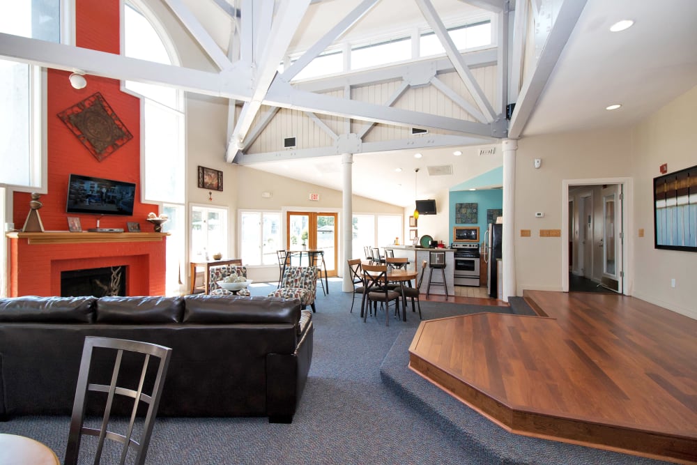 Photos of Runaway Bay Apartments | Apartments in Virginia ...