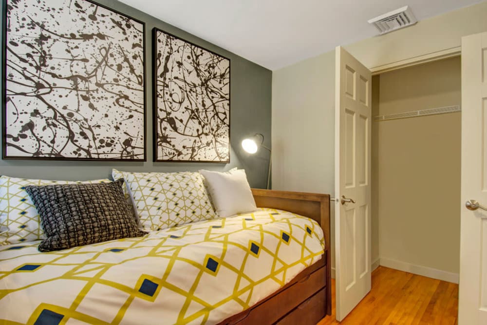 Garden Crest Apartments / Garden Crest Apartments