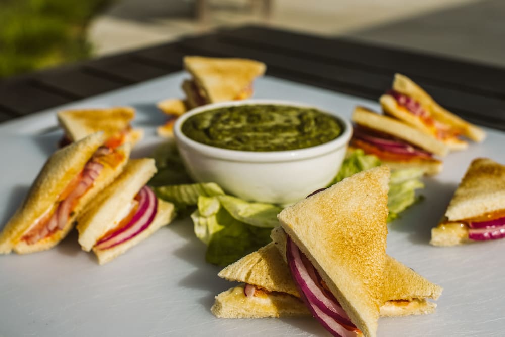 Dining at Bayberry Commons