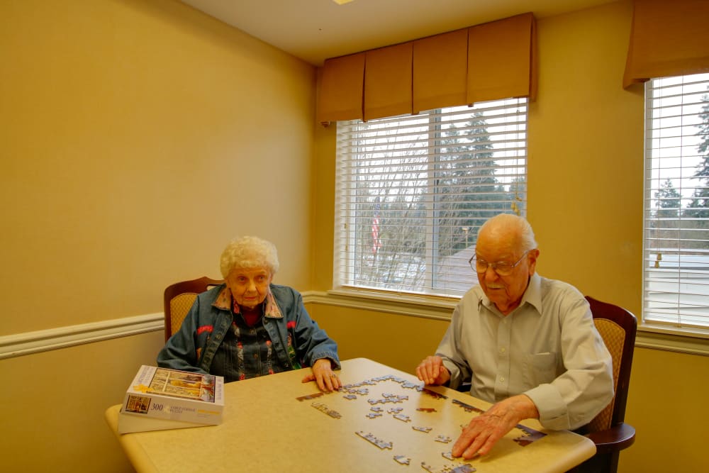 Residents doing a puzzle at Patriots Glen in Bellevue, Washington. 