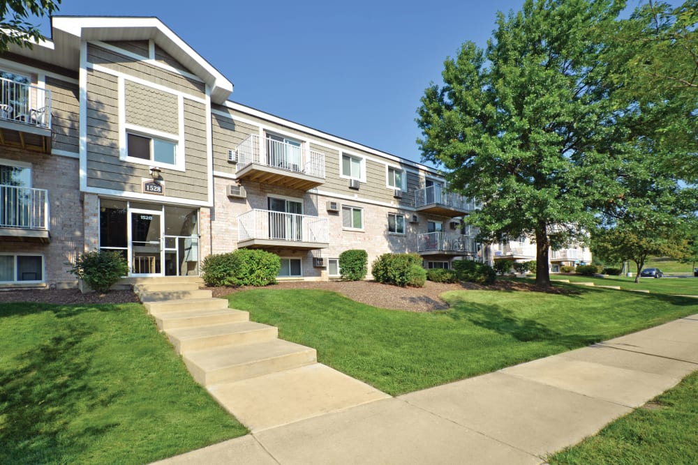 Photos of The Gates of Deer Grove Apartments in Palatine, IL
