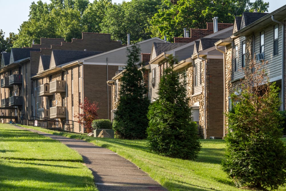 Louisville, KY Apartments near Fern Creek Park at Hurstbourne