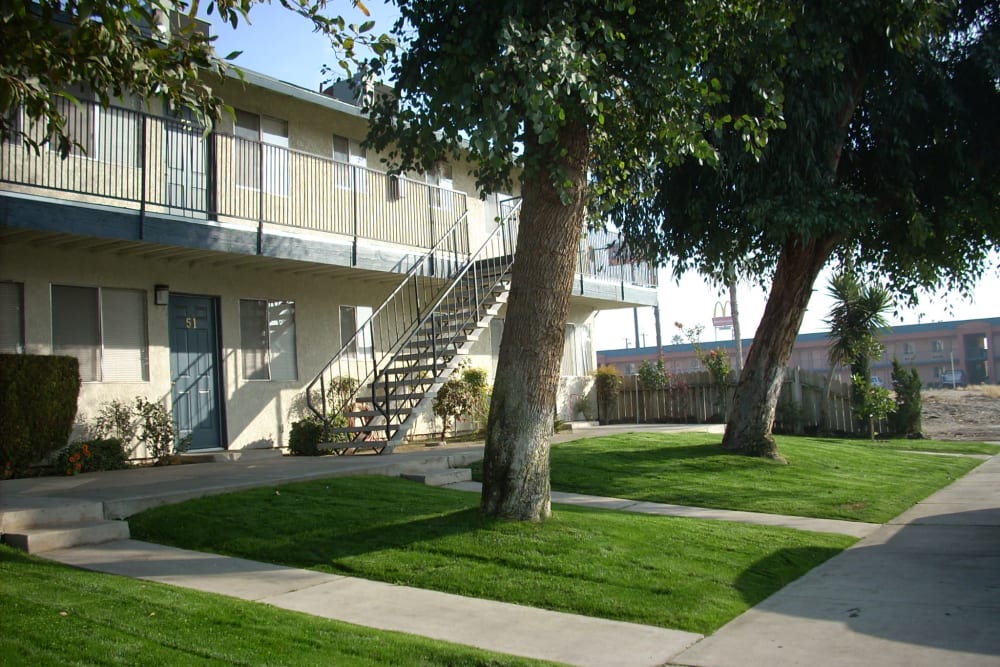 Scenic exterior of El Potrero Apartments in Bakersfield, California