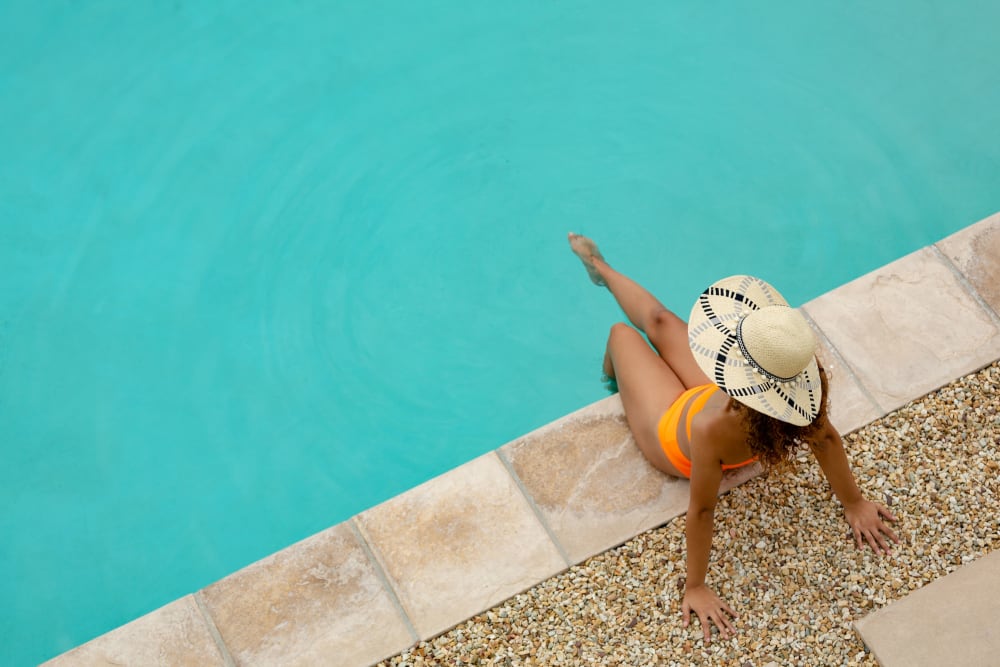Resident relaxing by the swimming pool at evolve Tuscaloosa in Tuscaloosa, Alabama