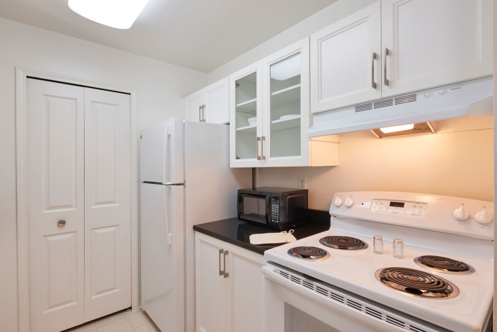 Model kitchen with white appliances at Citation Club in Farmington Hills, Michigan