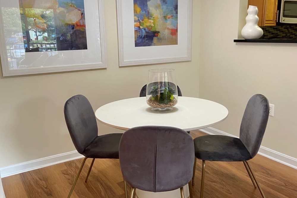 Dining room at Abbotts Run Apartments in Alexandria, Virginia.