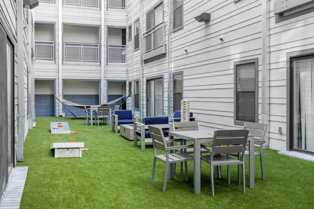 Lush courtyard at Texan 26 in Austin, Texas