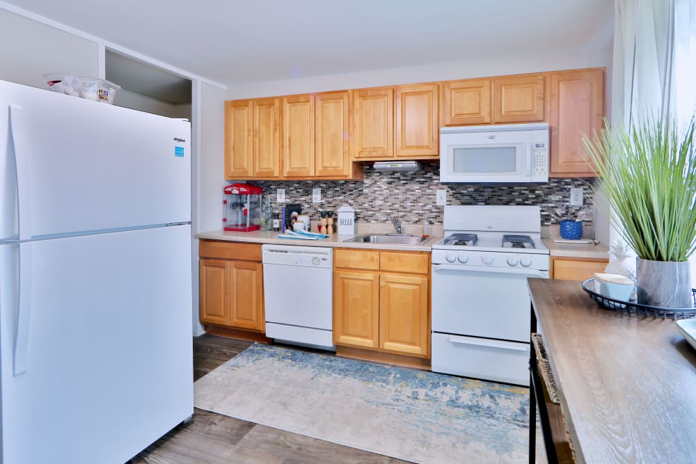 Fully equipped kitchen at Gwynnbrook Townhomes in Baltimore, Maryland