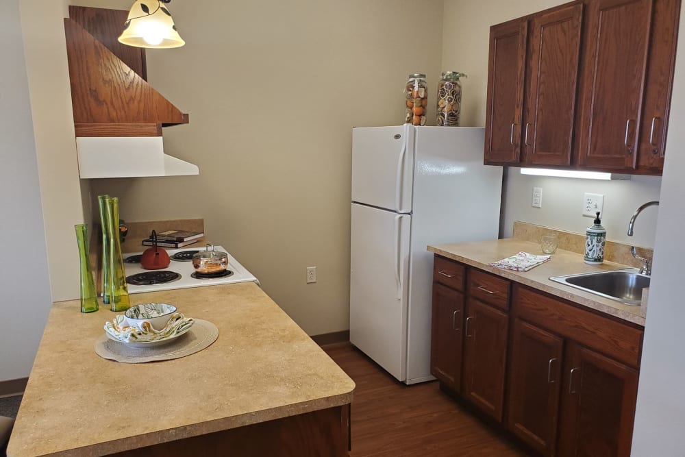 A full resident kitchen at Milestone Senior Living Eau Claire in Eau Claire, Wisconsin.