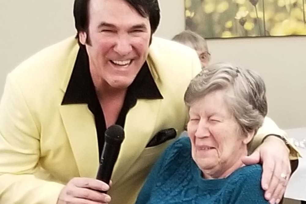 Resident with singer at Emery Place in Robins, Iowa