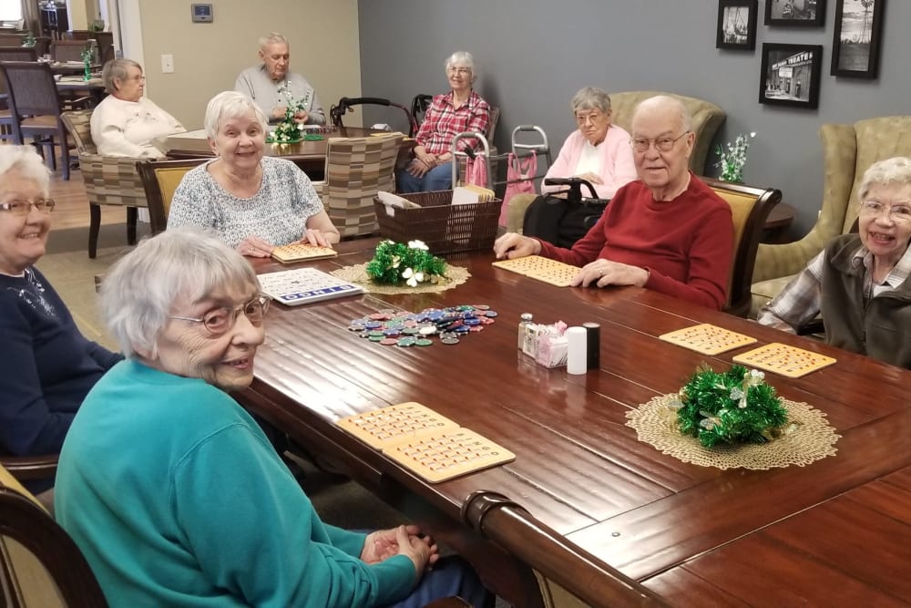 Residents sitting together at a table at Emery Place in Robins, Iowa
