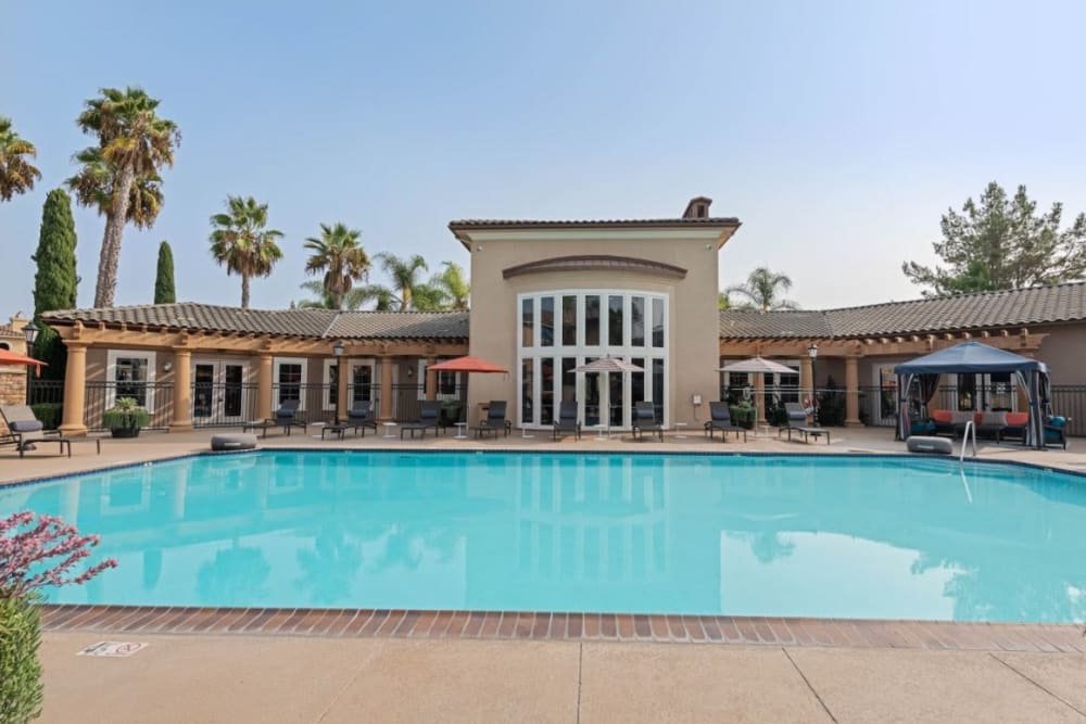 Outdoor community swimming pool at Sofi Shadowridge in Vista, California