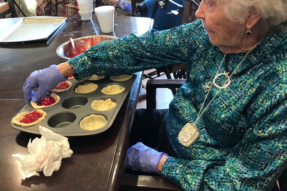 Resident making tarts at Edencrest at Green Meadows in Johnston, Iowa