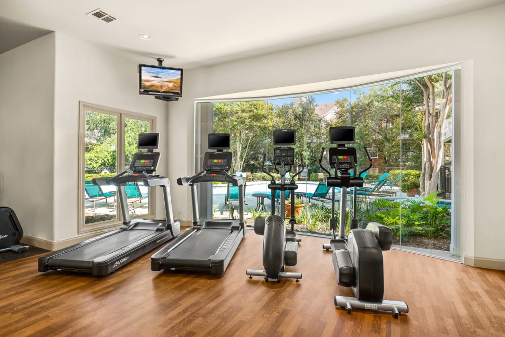 Enjoy Apartments with a Gym at The Lodge at Westover Hills in San Antonio, Texas