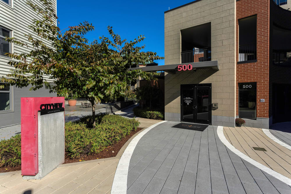 Beautiful front walkway to City View Apartments in Nashville, Tennessee
