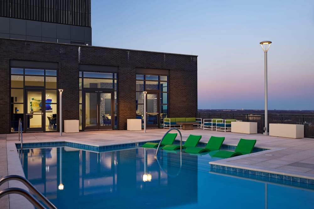 A luxury roof-top swimming pool at Solaire 8250 Georgia in Silver Spring, Maryland