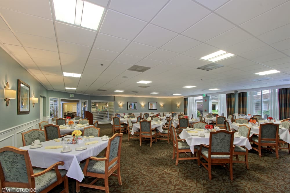 Spacious dining room at Merrill Gardens at Barkley Place in Fort Myers, Florida. 