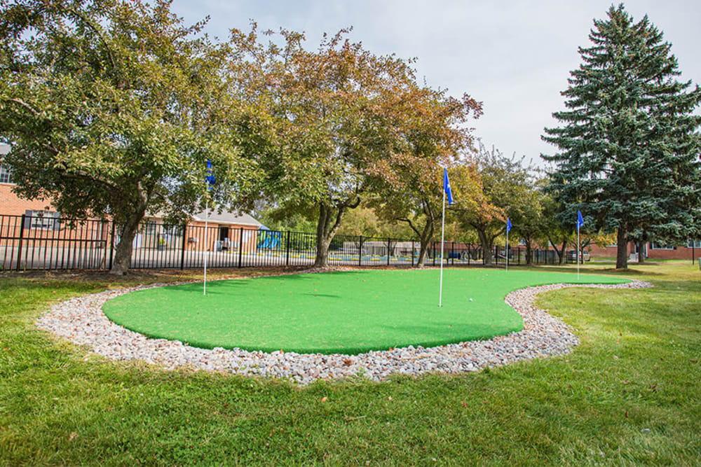 Putting green at Waverlywood Apartments & Townhomes in Webster, New York