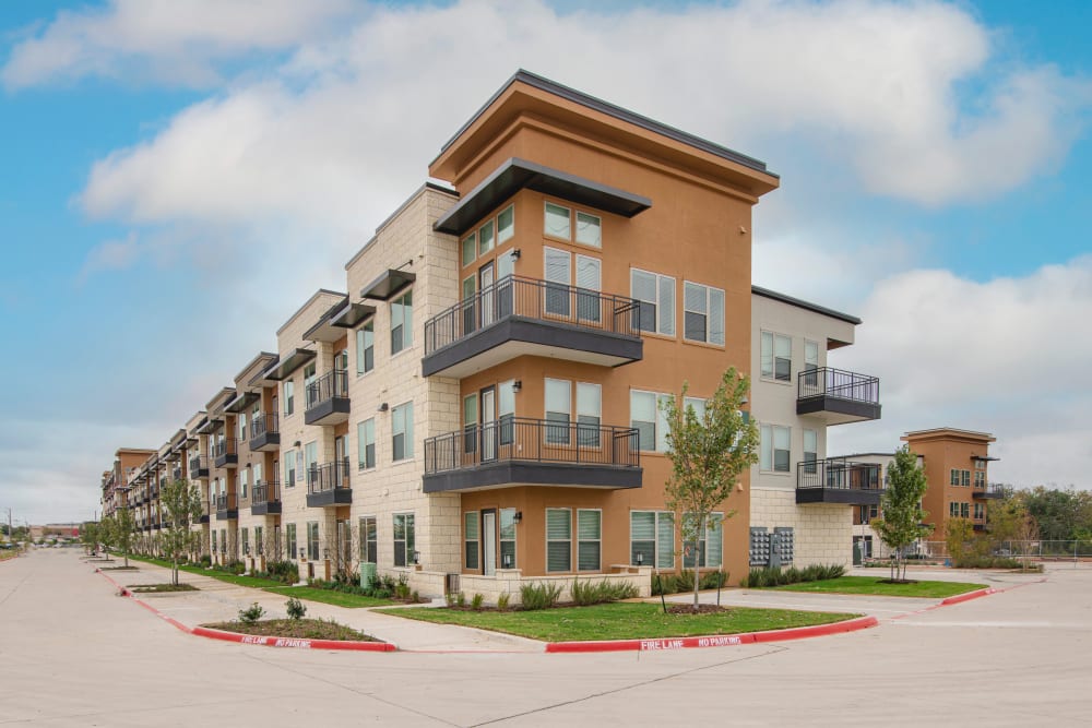 Exterior of Magnolia on the Green in Allen, Texas
