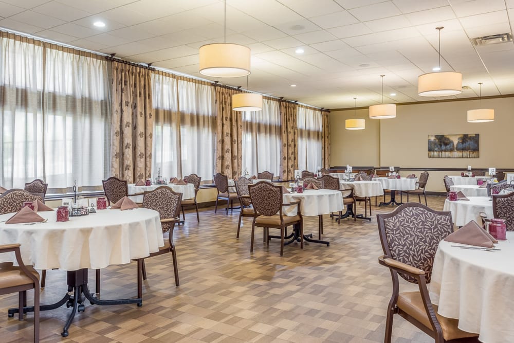 Dining room at Golden Pond Retirement Community in Sacramento, California