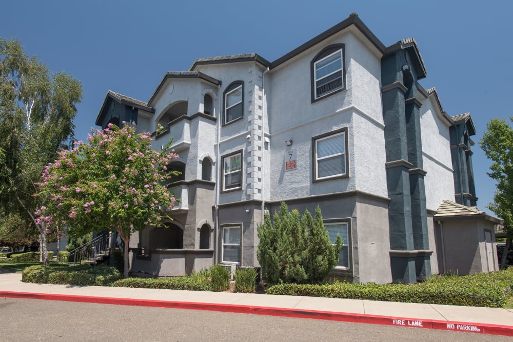 Exterior of Avion Apartments in Rancho Cordova, California