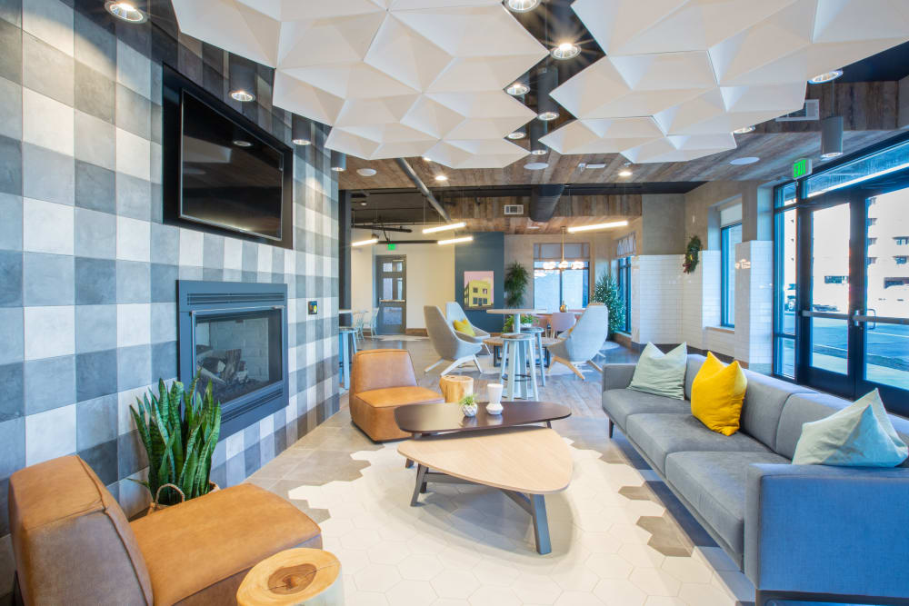 Well furnished clubhouse for residents at 511 Meeting in Charleston, South Carolina
