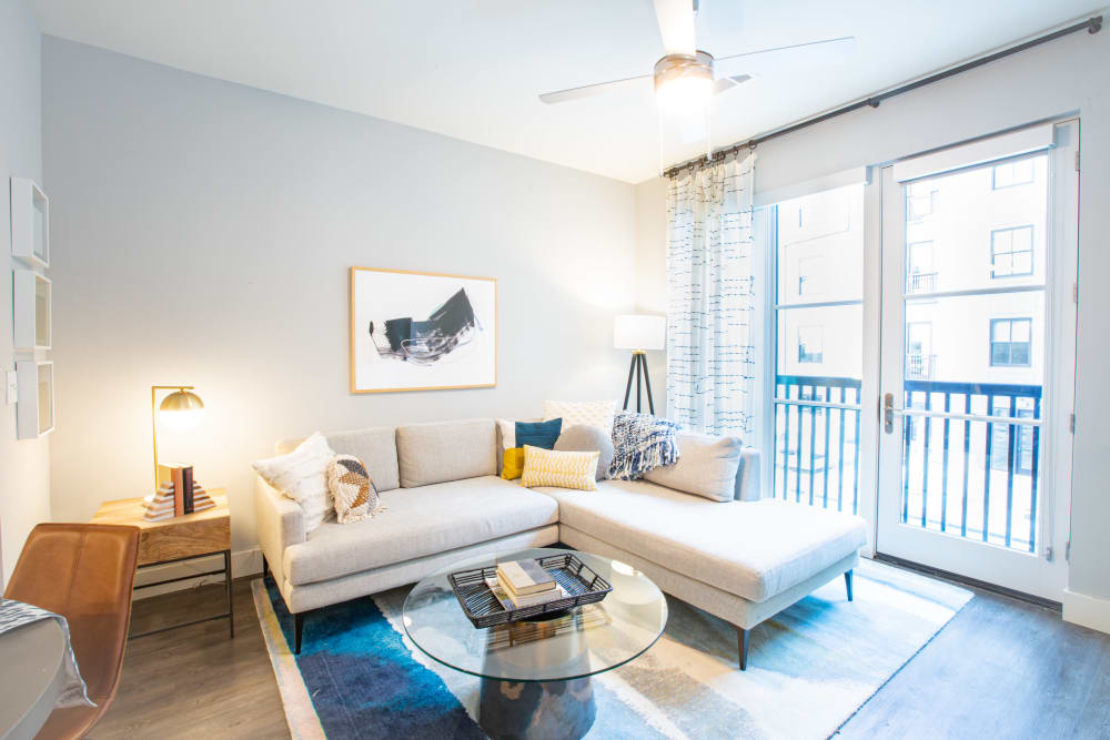 Well decorated living room at 511 Meetingin Charleston, South Carolina