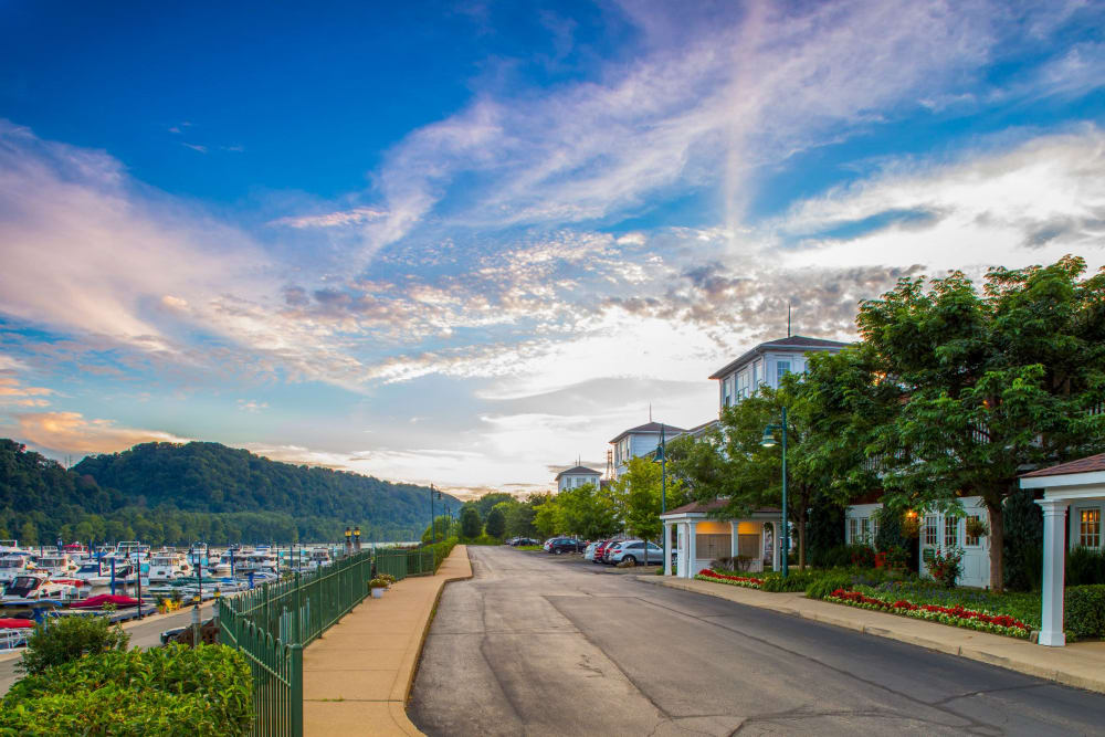 Beautiful view of the water and mountains in Pittsburgh, Pennsylvania near The Docks Apartments & Townhomes