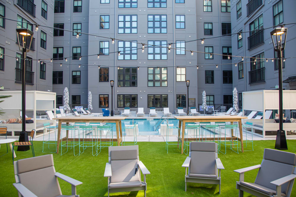 Outdoor poolside lounge at 511 Meeting in Charleston, South Carolina