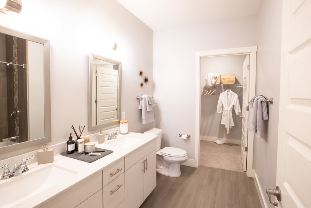 Large, clean bathroom at 511 Meeting in Charleston, South Carolina
