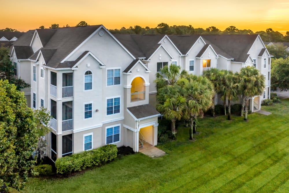 Beautiful exterior and huge lawn at Eddison at Deerwood Park in Jacksonville, Florida