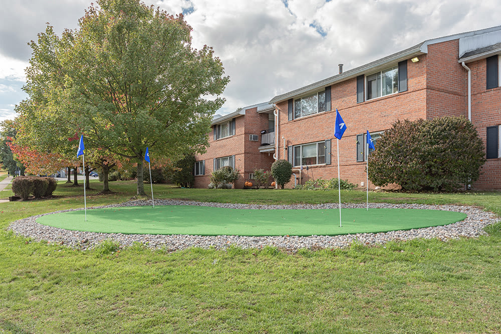 Putting green at Perinton Manor Apartments in Fairport, New York