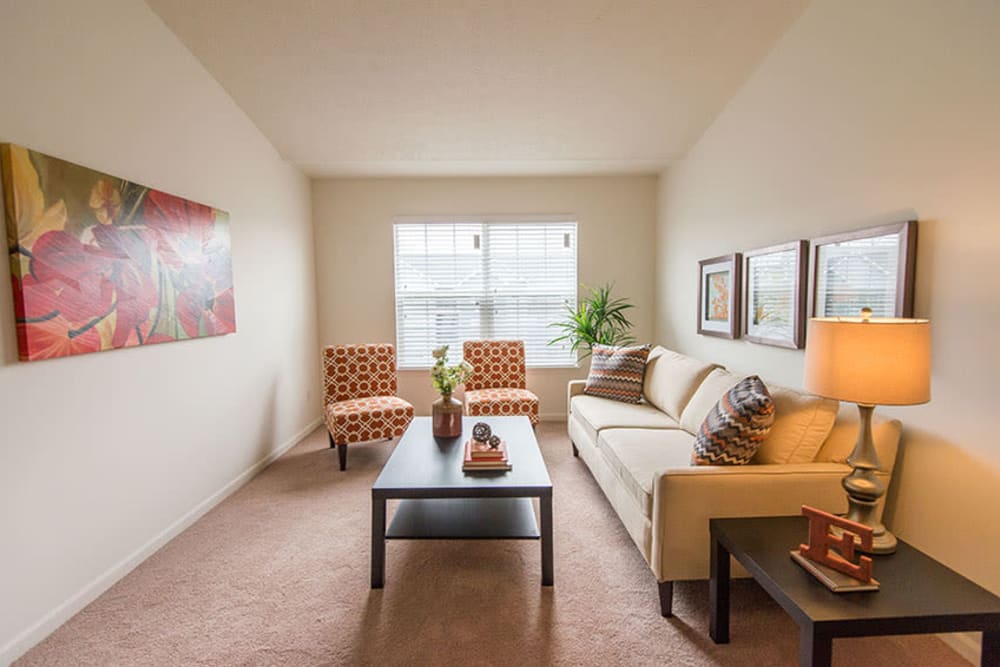 A nicely decorated living room at Silver Lake Hills in Fenton, Michigan