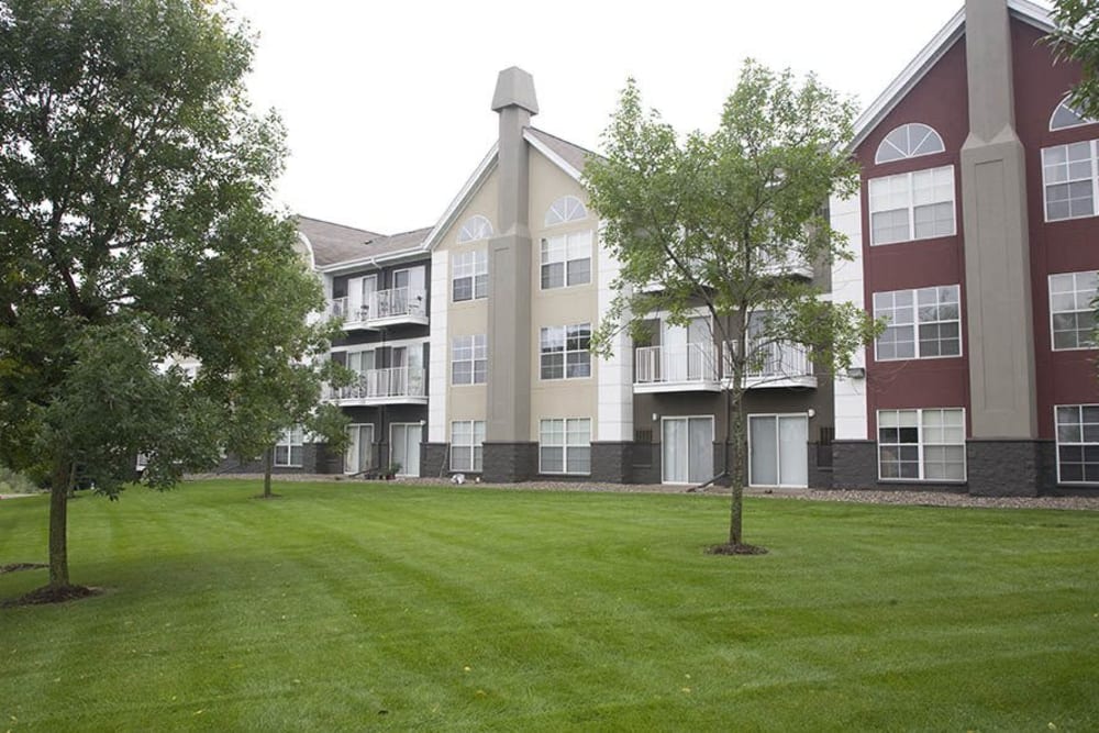 Nicely manicured landscape at The Barrington in Woodbury, Minnesota