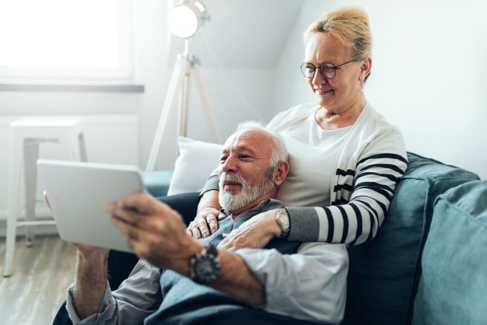 Couple relaxing at Roseville Commons Senior Living in Roseville, California