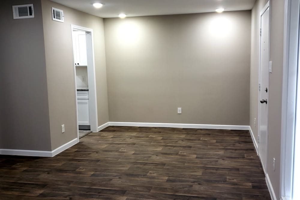 Wood flooring at Bateswood Manor in Houston, Texas