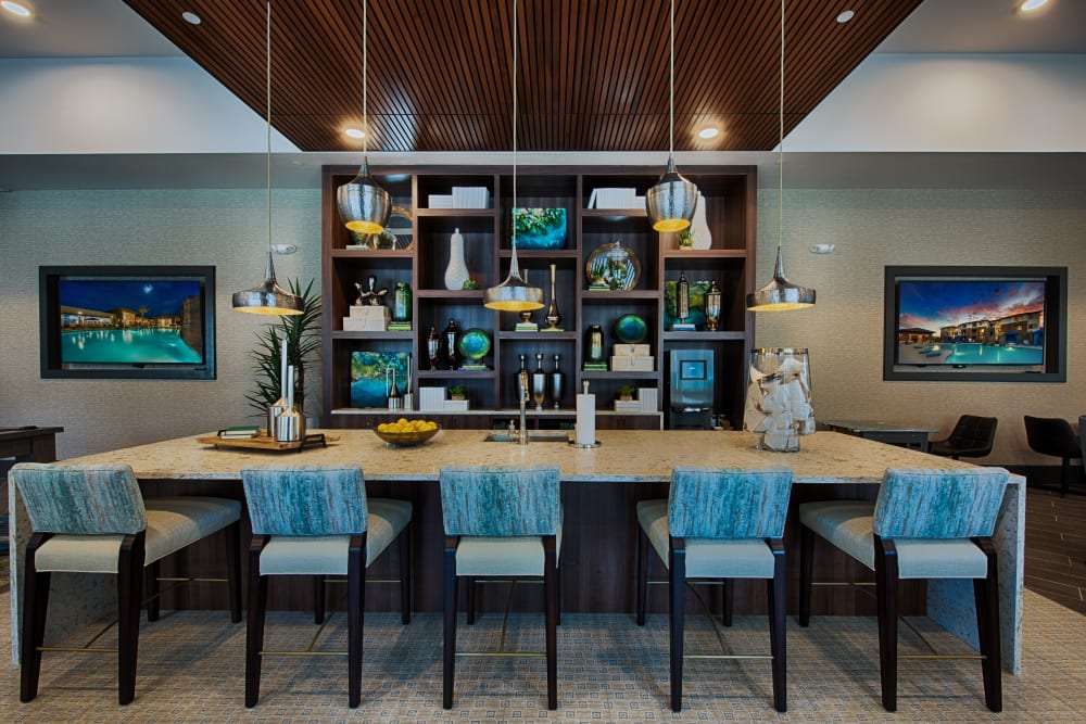 Dining area in Ocio Plaza Del Rio's clubhouse in Peoria, Arizona