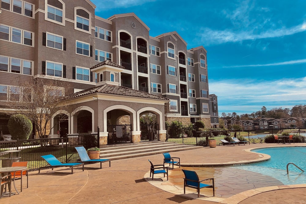 Modern Apartments at The Abbey on Lake Wyndemere in The Woodlands, Texas