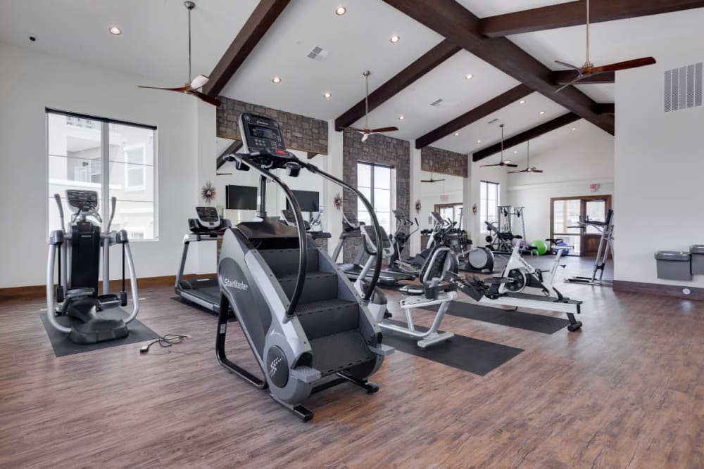 Very well-equipped onsite fitness center at Olympus Rodeo in Santa Fe, New Mexico