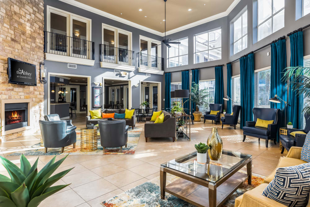 Resident lounge at The Abbey at Grande Oaks in San Antonio