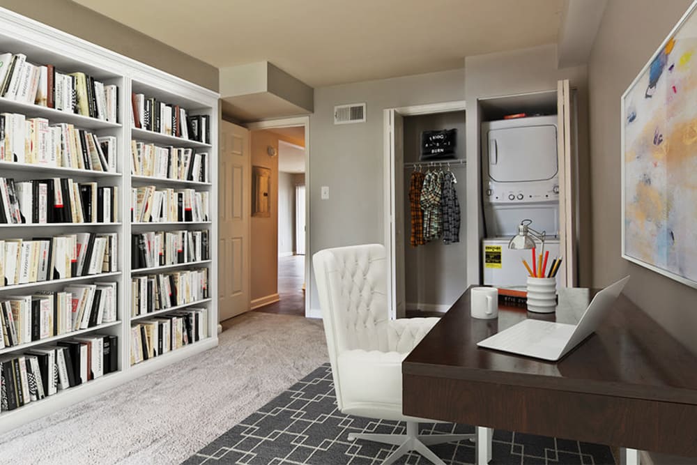 Home office space at Nineteen North Apartments in Pittsburgh, Pennsylvania