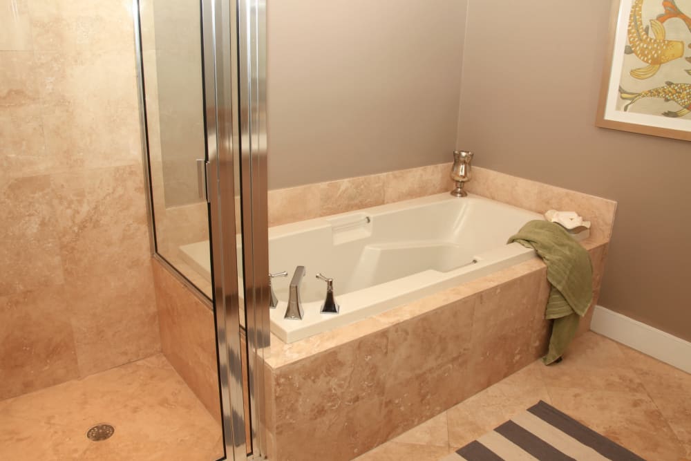 Large tub at The Heritage at Boca Raton in Boca Raton, Florida